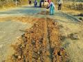 डांबरी रस्त्यावरील खड्ड्यांना मुरूमाचा आधार : - Marathi News | Paveboards on the tar road: | Latest gondia News at Lokmat.com