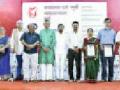 यशवंतराव दाते स्मृती पुरस्काराचे वितरण - Marathi News | Distribution of Yashwantrao Date Smruti Award | Latest vardha News at Lokmat.com