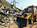 सातशे अनधिकृत झोपड्या जमीनदोस्त - Marathi News | Seven hundred unauthorized slums fell | Latest navi-mumbai News at Lokmat.com
