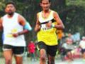 वसईत धावत्या रेल्वेमधून उतरताना धावपटूचा मृत्यू - Marathi News | The death of the runner on landing in Vasaiat | Latest maharashtra News at Lokmat.com