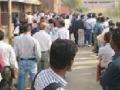 मुख्याध्यापकांसह शालेय कर्मचारी दिवसभर रांगेत - Marathi News | School employees queued for school days with headmasters | Latest chandrapur News at Lokmat.com