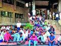 वेतनात कपात केल्याने घंटागाडी कामगारांचा ठिय्या - Marathi News | Strike of the Garbaghadi workers due to reduction in wages | Latest nashik News at Lokmat.com