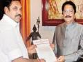 ई पलानीस्वामी तामिळनाडूचे नवे मुख्यमंत्री - Marathi News | E Palani Swami is the new Chief Minister of Tamil Nadu | Latest national News at Lokmat.com