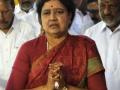 शशिकला यांना टीव्हीवर पाहावा लागला पलाणीसामींचा शपथविधी - Marathi News | Shashikala took a swipe at the TV screen as Palanisamy sworn in | Latest national News at Lokmat.com