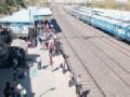 रेल्वे प्रवाशांची उडाली तारांबळ - Marathi News | Railway passengers flown out | Latest vardha News at Lokmat.com