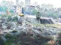 रेल्वे रुळालगत डेब्रिजचे ढीग - Marathi News | The heap of the Derbybridge on the railway track | Latest navi-mumbai News at Lokmat.com