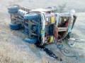 ट्रक उलटला : - Marathi News | Truck reversed: | Latest yavatmal News at Lokmat.com