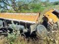 धडकेत ट्रकचा चुराडा : - Marathi News | Dump truck crush: | Latest yavatmal News at Lokmat.com