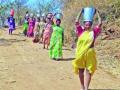 पाणी नाही म्हणून लग्नासाठी मिळेनात मुली - Marathi News | Girls not able to get married so no water | Latest maharashtra News at Lokmat.com