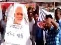 भरसभेत मंत्र्यामुळे मोदींच्या फोटोवर मारल्या चपला, म्हणाले डाकू - Marathi News | Bharatiya Sabha minister shot dead on Modi's photo, said the robbers | Latest national News at Lokmat.com