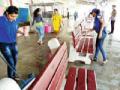 रेल्वे स्थानकावर स्वच्छता अभियान - Marathi News | Cleanliness drive at railway station | Latest gondia News at Lokmat.com