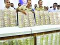 अडीच कोटींच्या जुन्या नोटा जप्त - Marathi News | Two crore of old notes seized | Latest maharashtra News at Lokmat.com