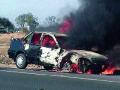 धावत्या कारने घेतला पेट - Marathi News | The abdomen came by running cars | Latest nashik News at Lokmat.com
