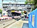 नेरळ स्थानकातील पुलाचे काम संथ गतीने - Marathi News | The work of the bridge in the Kerala station is slow | Latest maharashtra News at Lokmat.com