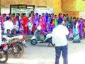 आवास योजनेच्या अर्जांसाठी रांगा - Marathi News | Range for housing scheme applications | Latest nashik News at Lokmat.com