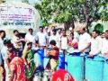 योजना बंद असल्याने स्वखर्चाने टॅँकरद्वारे पाणीपुरवठा - Marathi News | Water supply through tankers on self-purchase as the plan is closed | Latest nashik News at Lokmat.com