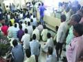 संतप्त कामगारांची माथाडी भवनवर धडक - Marathi News | Angry workers strike Mathadi temple | Latest navi-mumbai News at Lokmat.com