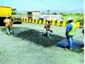 पुलाच्या भगदाडास डांबरी ठिगळ - Marathi News | Dump patch of bridges | Latest satara News at Lokmat.com