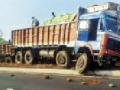अपघातग्रस्त ट्रक : - Marathi News | Accident Truck: | Latest gondia News at Lokmat.com