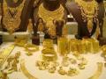 सोने घसरले ४00 रुपयांनी - Marathi News | Gold dropped to Rs | Latest business News at Lokmat.com