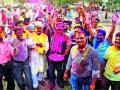 ‘खाकी’ रंगली रंगात... - Marathi News | 'Khaki' in colorful colors ... | Latest nashik News at Lokmat.com