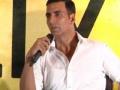 नक्षलवादी हल्ल्यातील शहिदांच्या कुटुंबीयांना अक्षयकडून मदत - Marathi News | Akshay's help from Naxalite attack families | Latest national News at Lokmat.com