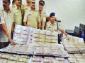 २ कोटींच्या जुन्या नोटा जप्त - Marathi News | Two crore old notes were seized | Latest mumbai News at Lokmat.com