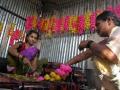 गुढीसाठी लोणंदच्या साखरेच्या आकर्षक गाठी सज्ज - Marathi News | Get ready for a lump of lime sugar | Latest satara News at Lokmat.com