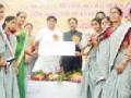 बचतगटांच्या महिलांना स्वावलंबी करा - Marathi News | Self Help Groups of Self Help Groups | Latest gondia News at Lokmat.com