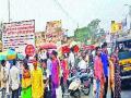 रस्त्यावरचा आठवडेबाजार हटेना - Marathi News | Hateena on the road of the week | Latest pune News at Lokmat.com