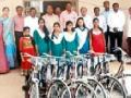 शंभरावर विद्यार्थिनींना सायकल वितरण - Marathi News | Cycle Distribution to 100 Girls | Latest gadchiroli News at Lokmat.com