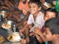 परिक्षेनंतर विद्यार्थ्यांनी घेतला समुह भोजनाचा आस्वाद - Marathi News | After the exam, the students took part in lunch | Latest satara News at Lokmat.com