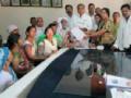 शेतकऱ्यांच्या संपूर्ण कर्जमुक्तीसाठी समता परिषदेचे धरणे - Marathi News | Take the Samata Parishad for complete debt relief of farmers | Latest vardha News at Lokmat.com