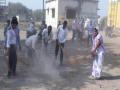 पगारवाढीसाठी कामगार संपावर, सरपंच सफाईसाठी रस्त्यावर - Marathi News | On the workers' strike, the Sarpanch for cleaning the road, on the road | Latest jalgaon News at Lokmat.com