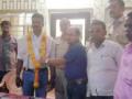 ठाणेदारांकडून प्रामाणिक आॅटो चालकाचा सत्कार - Marathi News | Felicitated Authentic Auto Driver from Thane | Latest chandrapur News at Lokmat.com