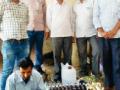 बनावट विदेशी दारू तयार करताना पकडले - Marathi News | Cracked while preparing forged foreign liquor | Latest gondia News at Lokmat.com