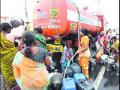 स्वखर्चाने पुसेगाव गणात मोफत पाणीपुरवठा - Marathi News | Free water supply to Pusegaon village by self-purchase | Latest satara News at Lokmat.com