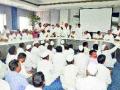 पीककर्जासाठी शेतकऱ्यांचा ठिय्या - Marathi News | Farmers' Stretches for Peanuts | Latest nashik News at Lokmat.com