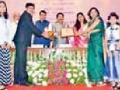 पुरस्कार... - Marathi News | Awards ... | Latest vardha News at Lokmat.com
