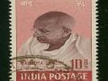 महात्मा गांधींचे चित्र असलेल्या स्टॅम्पला मिळाली विक्रमी किंमत - Marathi News | Stamp with Mahatma Gandhi's picture has fetched a record Rs | Latest national News at Lokmat.com