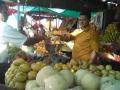 फळांचा राजा खातोय बाजारपेठेत भाव! - Marathi News | Fruit King prices in the market! | Latest buldhana News at Lokmat.com