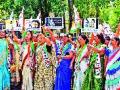 स्त्री भ्रूणहत्येविरोधात निदर्शने - Marathi News | Demonstrations against female feticide | Latest nashik News at Lokmat.com