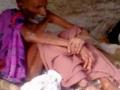 97 वर्षाच्या वडिलांना साखळदंडाने बांधून गुरासारखी वागणूक - Marathi News | 97 year old father tied with a chain and behaved like a guru | Latest national News at Lokmat.com