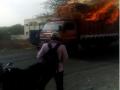 महामार्गावर धावली बर्निंग ट्रक ! - Marathi News | Burning truck running on the highway! | Latest beed News at Lokmat.com