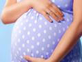 रुग्णालयाच्या प्रवेशद्वारात महिलेची प्रसूती - Marathi News | The delivery of the woman to the hospital entrance | Latest maharashtra News at Lokmat.com