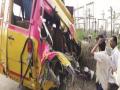 मिनी बस-टिप्पर धडकेत तिघांचा मृत्यू - Marathi News | Mini Bus-Tipper Death Three Deaths | Latest pune News at Lokmat.com