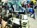 उड्डाणपुलावरील अपघातात ११ जखमी - Marathi News | 11 injured in road accident | Latest maharashtra News at Lokmat.com
