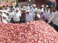 लासलगावी 11 दिवसांनंतर कांदा लिलाव पुन्हा सुरू - Marathi News | After 11 days in Lasalagavi, the onion auction resumed | Latest maharashtra News at Lokmat.com