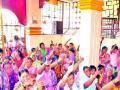 आडव्या बाटलीसाठी महिलांचा एल्गार - Marathi News | Women's Elgar for Horizontal Bottle | Latest satara News at Lokmat.com