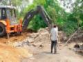 देसाईगंज शहरातील अतिक्रमणावर चालला बुलडोजर - Marathi News | Bulldozer on the encroachers in Desaiiganj city | Latest gadchiroli News at Lokmat.com